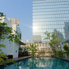 Апартаменты Sabai Sathorn Serviced Apartment Бангкок бассейн