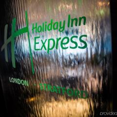 Отель Holiday Inn Express London Stratford Великобритания, Лондон - 1 отзыв об отеле, цены и фото номеров - забронировать отель Holiday Inn Express London Stratford онлайн вид на фасад