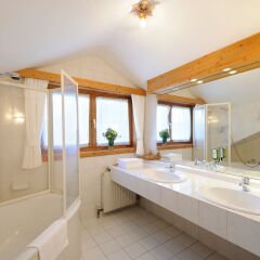 Отель Naturhotel Alpenrose Австрия, Мильстат - отзывы, цены и фото номеров - забронировать отель Naturhotel Alpenrose онлайн ванная