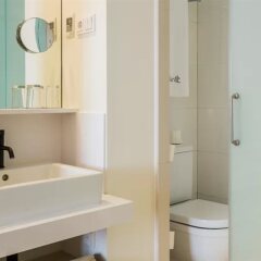 Отель Denit Barcelona Испания, Барселона - 9 отзывов об отеле, цены и фото номеров - забронировать отель Denit Barcelona онлайн ванная