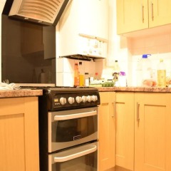 Апартаменты 4 Bedroom Apartment in Kilburn With Private Balcony в номере