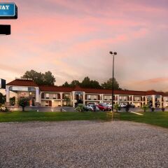 Отель Rodeway Inn Meridian спортивное сооружение