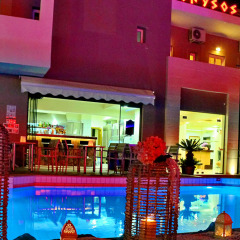 Hotel Dionyssos - Adults Only гостиничный бар