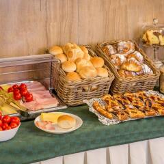 Отель Albergo Del Sole Al Biscione питание
