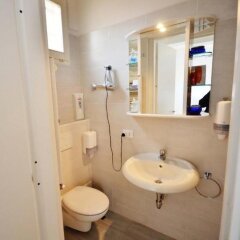 Отель Tourist House Bologna Италия, Болонья - отзывы, цены и фото номеров - забронировать отель Tourist House Bologna онлайн ванная