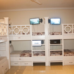 At Home Boutique Hostel and Suite развлечения