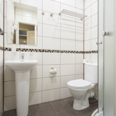 Гостиница Roomp Tsvetnoj Bulvar Mini-Hotel в Москве отзывы, цены и фото номеров - забронировать гостиницу Roomp Tsvetnoj Bulvar Mini-Hotel онлайн Москва ванная