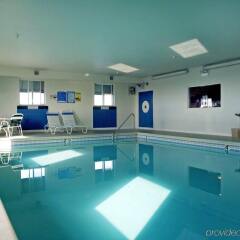 Отель Days Inn & Suites Romeoville бассейн