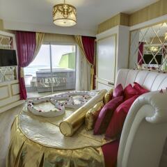 Azura Deluxe Resort & Spa Турция, Аланья - 1 отзыв об отеле, цены и фото номеров - забронировать отель Azura Deluxe Resort & Spa - All Inclusive онлайн балкон