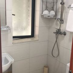Отель Estay Apartment Xiangmi Lake Shenzhen Китай, Шэньчжэнь - отзывы, цены и фото номеров - забронировать отель Estay Apartment Xiangmi Lake Shenzhen онлайн ванная фото 2