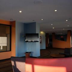 Отель Chestnut Residence and Conference Centre - University of Toronto интерьер отеля