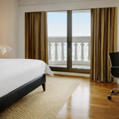 Отель Tower Club at lebua сейф в номере