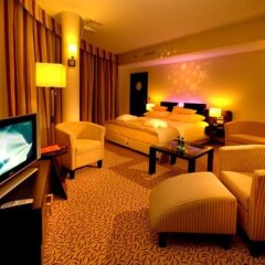 Qubus Hotel Krakow Краков развлечения