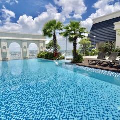 Апартаменты Linh Tran Apartment бассейн