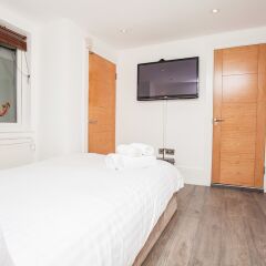 Отель Beautiful 4 Bedroom House in South Kensington комната для гостей