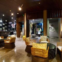 Отель Le Coral Hideaway Beyond Phuket гостиничный бар