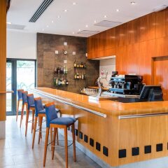 Отель Tryp Valencia Oceánic Hotel Испания, Валенсия - отзывы, цены и фото номеров - забронировать отель Tryp Valencia Oceánic Hotel онлайн гостиничный бар