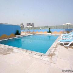 Golden Square Hotel Apartments бассейн