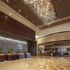 Отель Al Ghurair Rayhaan by Rotana интерьер отеля