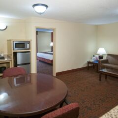 Governors Suites Hotel в номере