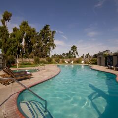 Отель Cambria Pines Lodge бассейн фото 3