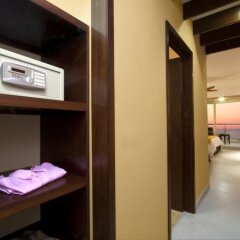 Отель Sunset Plaza Beach Resort & Spa сейф в номере