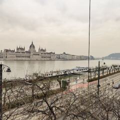 Отель Stunning View Of Parliament And Bridge Будапешт приотельная территория