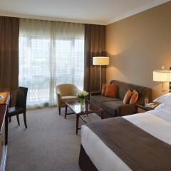 Movenpick Hotel & Apartments Bur Dubai комната для гостей