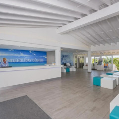 Отель Aparthotel Holiday Center гостиничный бар
