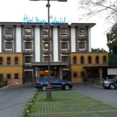 Hotel Maya Colonial парковка
