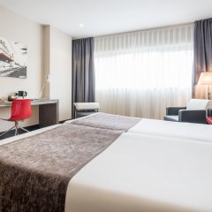 Отель ILUNION Barcelona Испания, Барселона - 9 отзывов об отеле, цены и фото номеров - забронировать отель ILUNION Barcelona онлайн комната для гостей