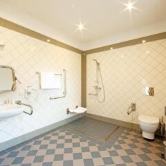 Skrunda Manor Hotel in Saldus, Latvia from 111$, photos, reviews - zenhotels.com bathroom photo 2