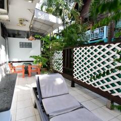 Апартаменты Nong Apartment Pattaya - Adults Only Паттайя балкон