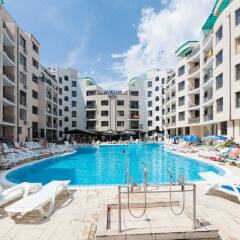 Апартаменты Apartment with Kitchenette in Avalon Complex бассейн фото 3