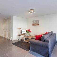 Апартаменты Tulip Apartment A комната для гостей фото 2