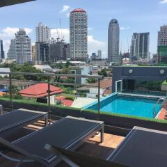 Отель The Alcove Thonglor 5 Бангкок бассейн