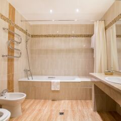 Артурс Village & SPA Hotel ванная фото 8