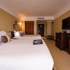 Отель La Siesta Hoi An Resort & Spa сейф в номере