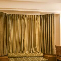 Отель Dee Marks Hotel & Resorts Индия, Нью-Дели - отзывы, цены и фото номеров - забронировать отель Dee Marks Hotel & Resorts онлайн сейф в номере
