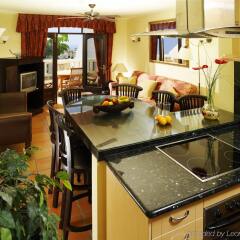Апартаменты Regency Country Club, Apartments Suites в номере