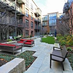 Отель Nice 1BR w/ Pool + Gym South Capitol