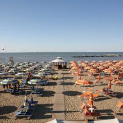 Hotel Savini Римини пляж