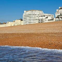 Отель Mercure Brighton Seafront Hotel Великобритания, Брайтон - отзывы, цены и фото номеров - забронировать отель Mercure Brighton Seafront Hotel онлайн пляж фото 2