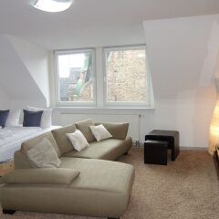 Апартаменты Tolstov-Hotels Old Town Apartment Дюссельдорф комната для гостей фото 4