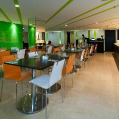 Отель Citin Masjid Jamek by Compass Hospitality Малайзия, Куала-Лумпур - 2 отзыва об отеле, цены и фото номеров - забронировать отель Citin Masjid Jamek by Compass Hospitality онлайн питание фото 3