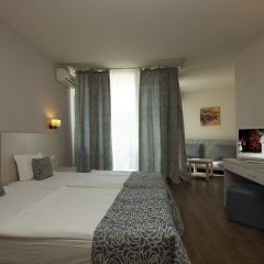Slavey Hotel комната для гостей
