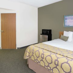 Baymont by Wyndham Janesville in Janesville, United States of America from 129$, photos, reviews - zenhotels.com guestroom