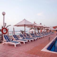 Отель Sharjah Carlton Hotel ОАЭ, Шарджа - 4 отзыва об отеле, цены и фото номеров - забронировать отель Sharjah Carlton Hotel онлайн бассейн фото 2