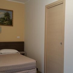 Hotel Tommaseo Генуя сейф в номере
