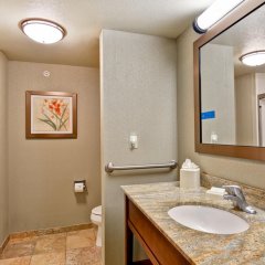 Hampton Inn and Suites New Hartford/Utica in Westmoreland, United States of America from 185$, photos, reviews - zenhotels.com bathroom photo 2